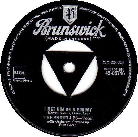 The Shirelles : I Met Him On A Sunday / I Want You To Be My Boyfriend (7", Single)